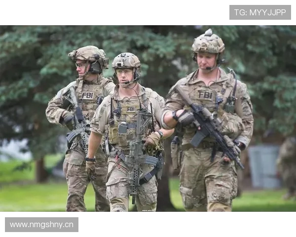 美国联邦调查局局长佩戴利物浦队徽领带出席会议引发关注 美国联邦调查局局长佩戴利物浦队徽领带出席会议引发关注