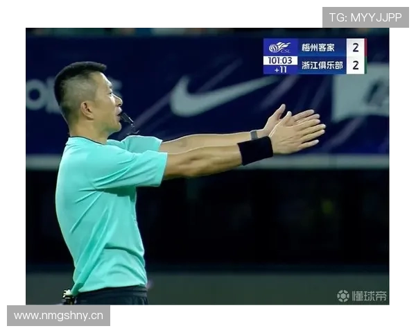 马德兴批评官员坐办公室吹空调 高温天气超长补时显不人道 马德兴批评官员坐办公室吹空调 高温天气超长补时显不人道